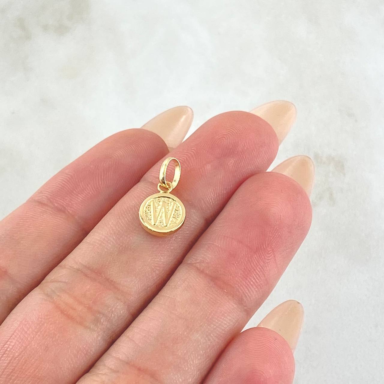Dije Letra W 0.35gr / 1.5cm / Oro Amarillo 18K