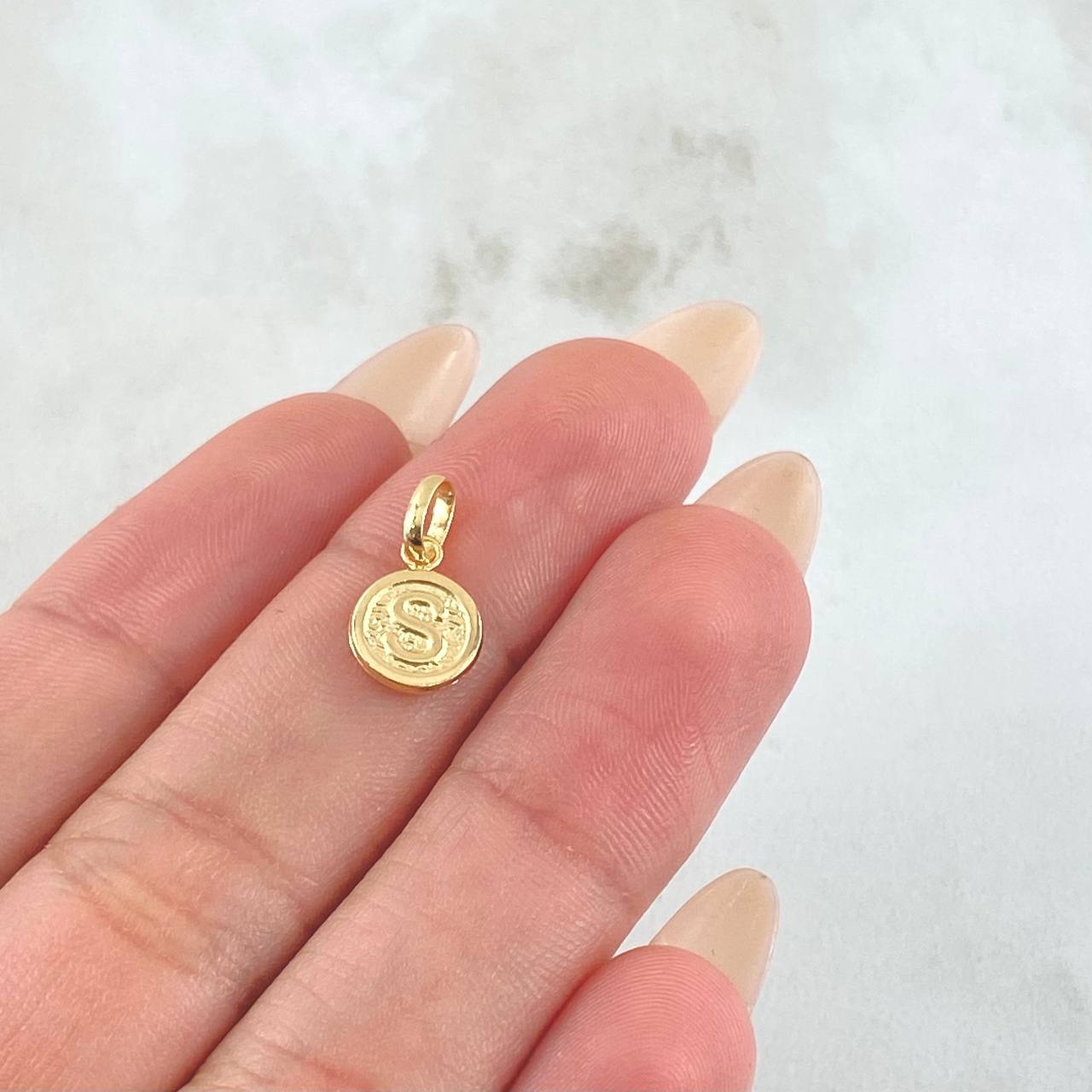 Dije Letra S 0.35gr / 1.4cm / Oro Amarillo 18K