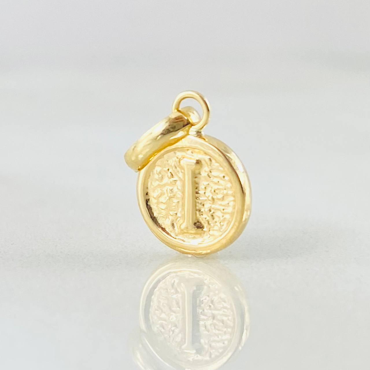 Dije Letra I 0.35gr / 1.5cm / Oro Amarillo 18K