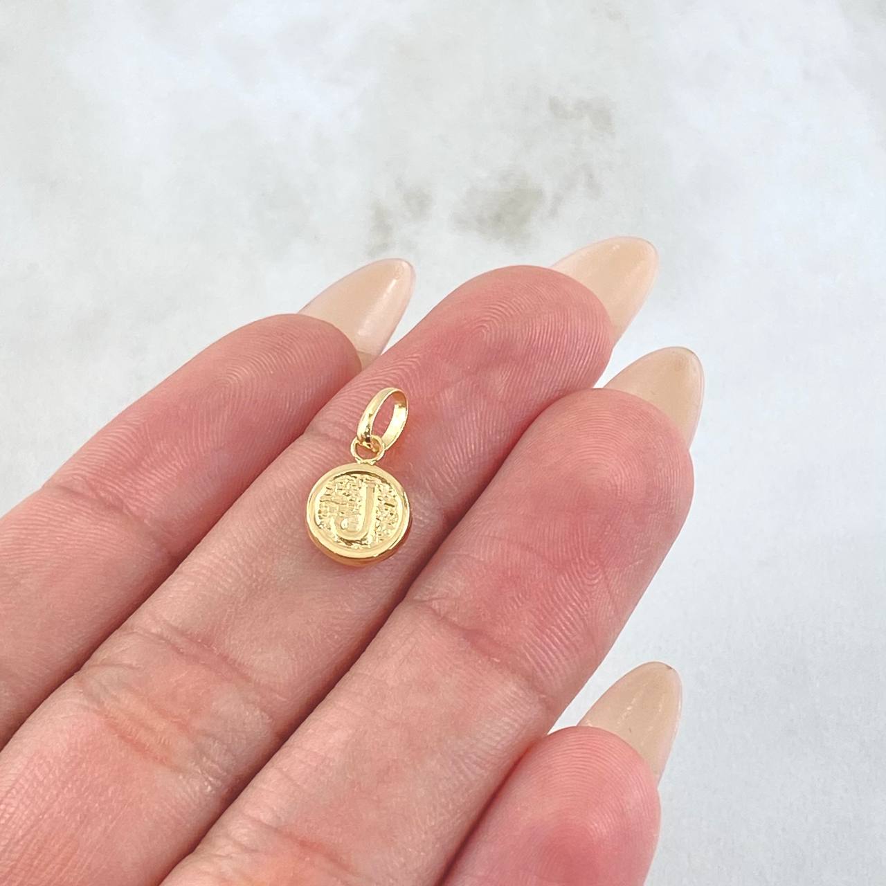 Dije Letra J 0.35gr / 1.5cm / Oro Amarillo 18K