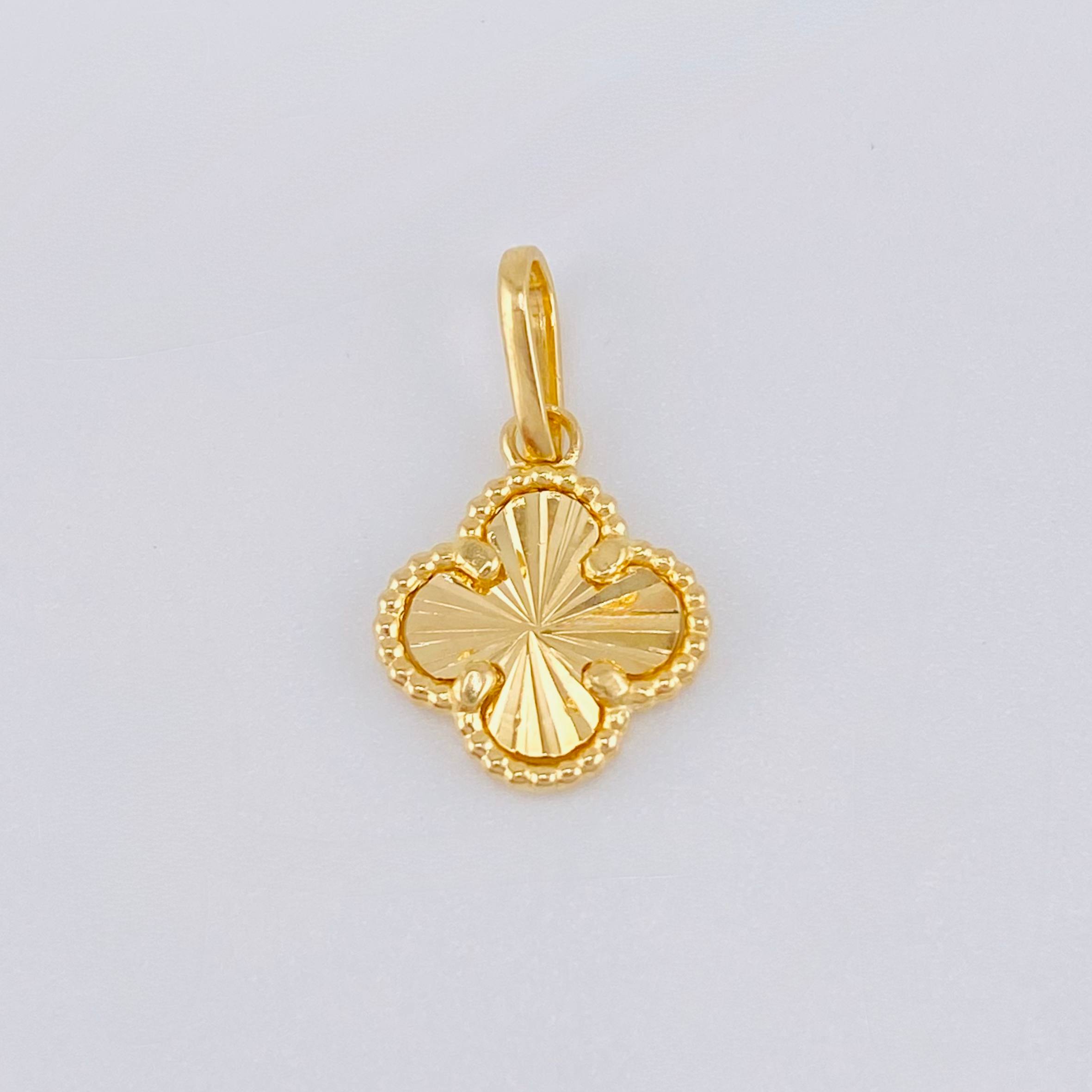 Dije Trebol Dorado 0.8gr / 1.8cm / Oro Amarillo Nac.Esp. 18K ©
