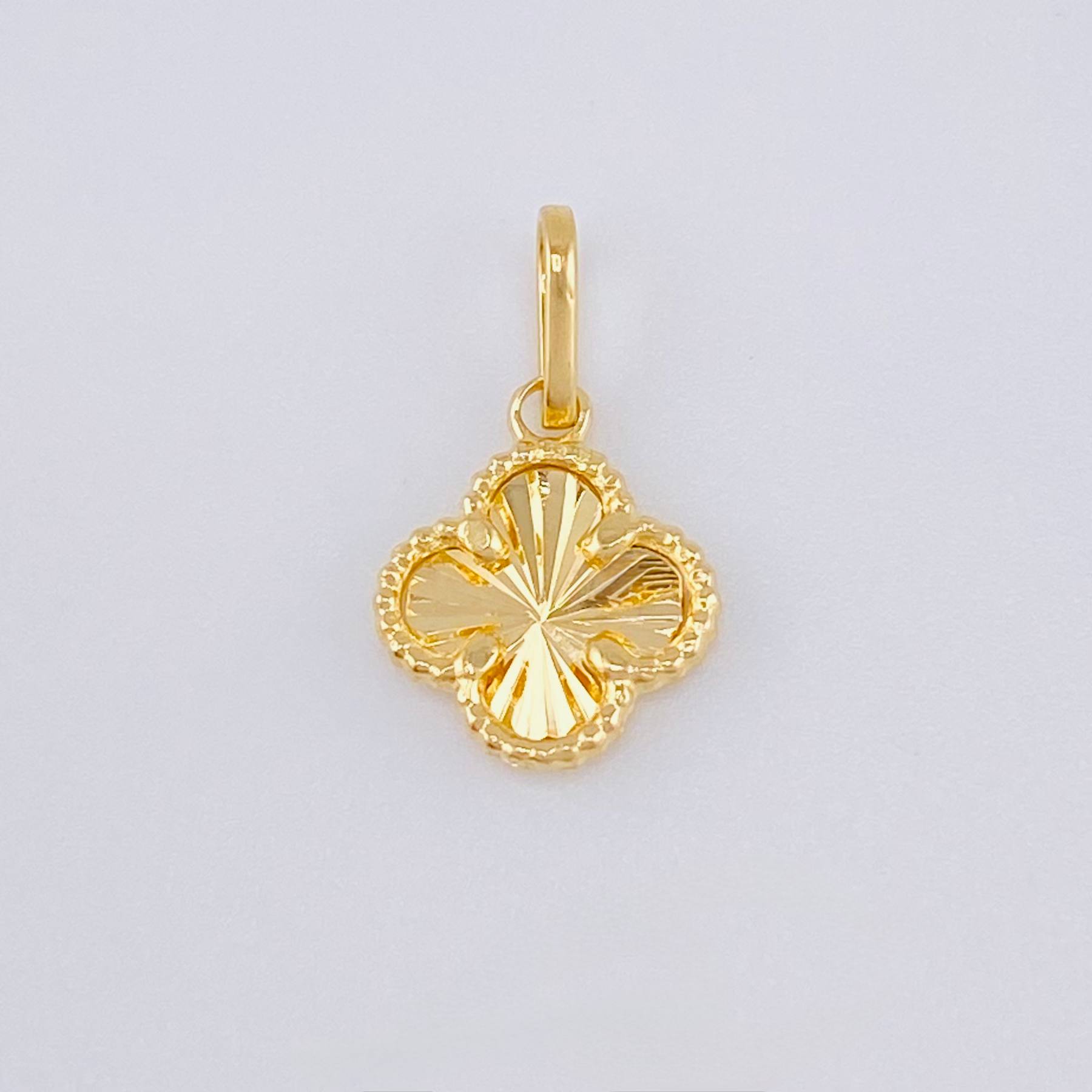 Dije Trebol Dorado 0.8 g / 1,8 cm Oro Amarillo 18K