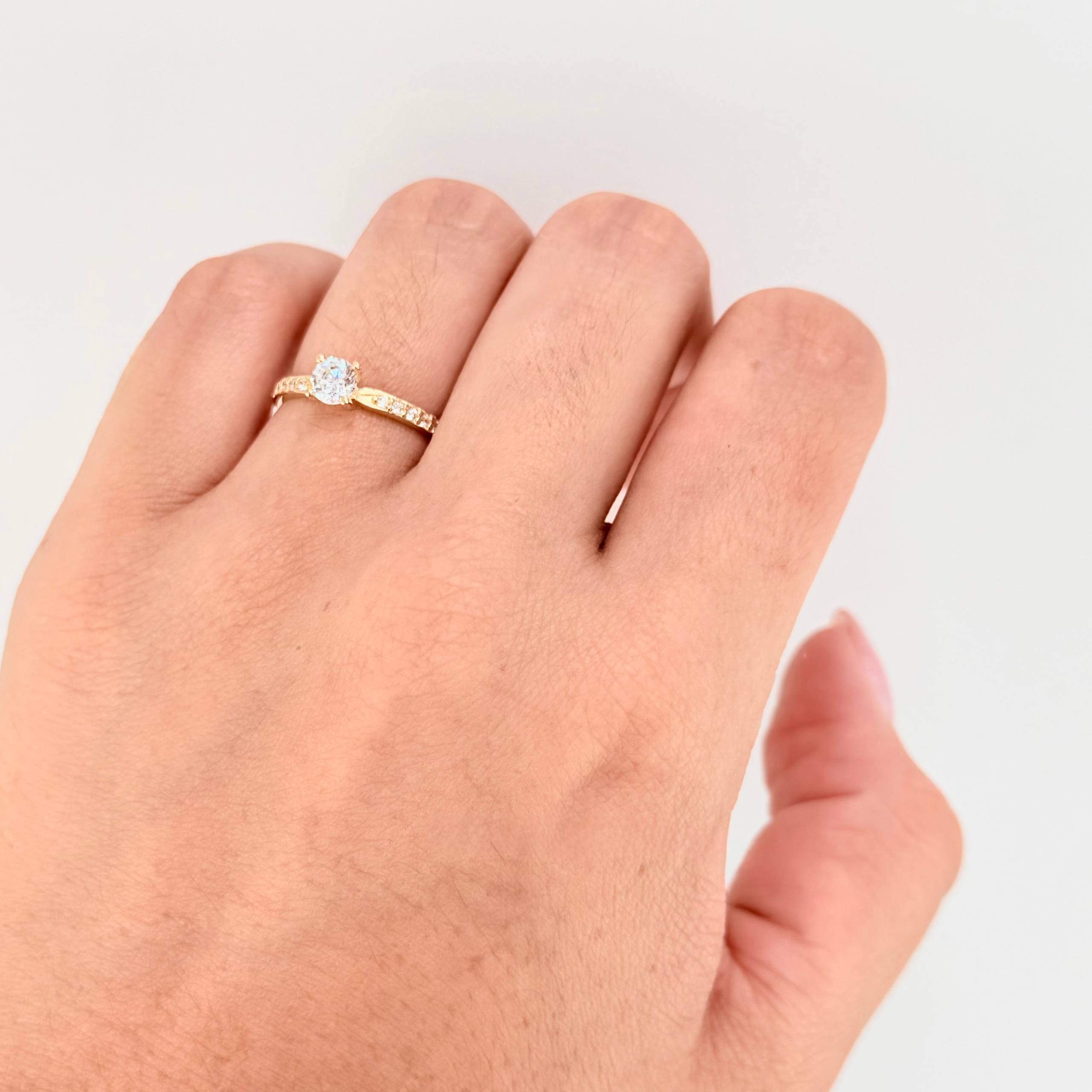 Anillo Solitario Tupido 1.45gr / T5 1/2 / Oro Amarillo 18K ©