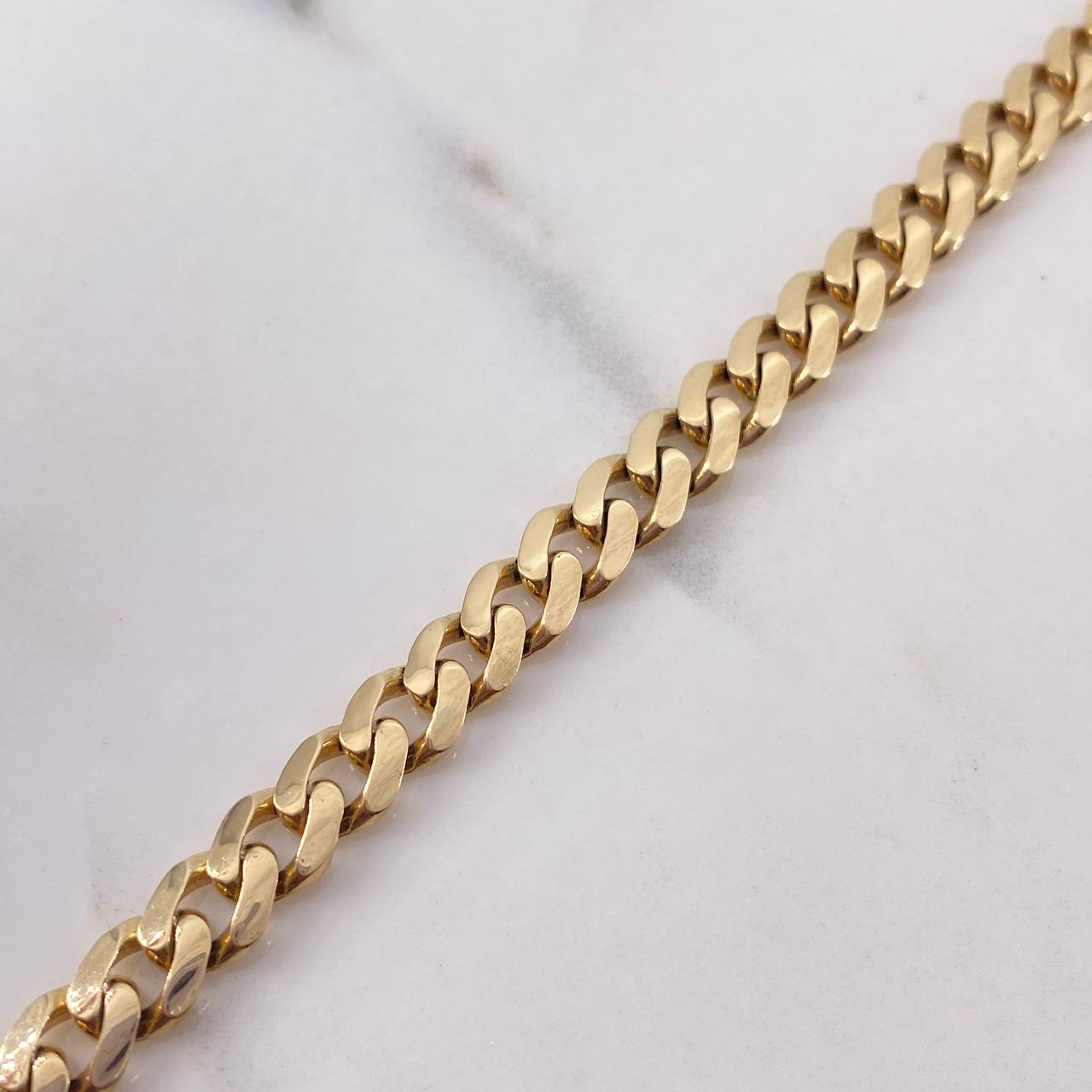 Pulso Cubano 12.75gr / 21.2cm / 6.9mm Broche Cajon Liso Oro Amarillo 18K $