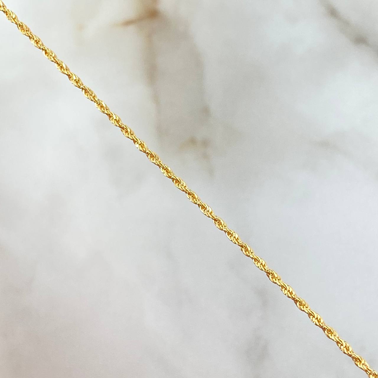 Set Cadena Lazo 0.85gr / 45cm / 1.2mm + Dije Cruz Puntas Planas 0.3gr / 1.6cm 1.15gr / Oro Amarillo 18K (Oferta)