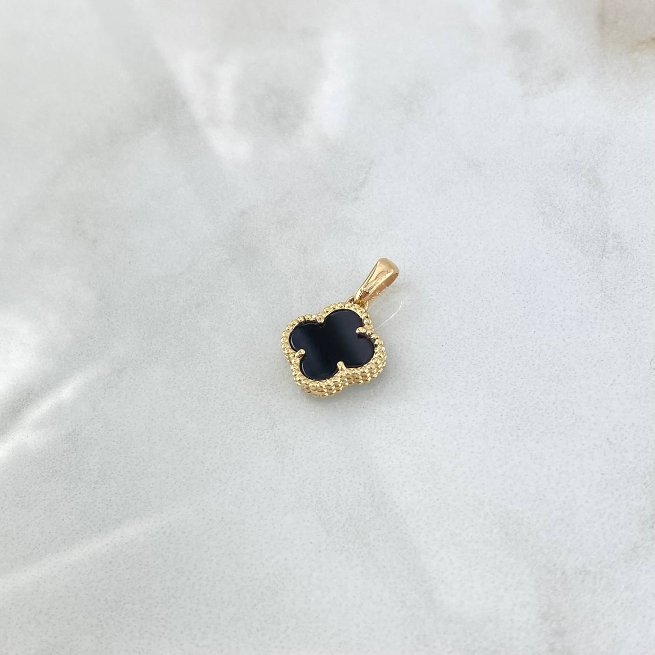 Dije Trebol VCyA 1.7gr / 1.9cm / Onix Negro Punteado Oro Amarillo 18K *