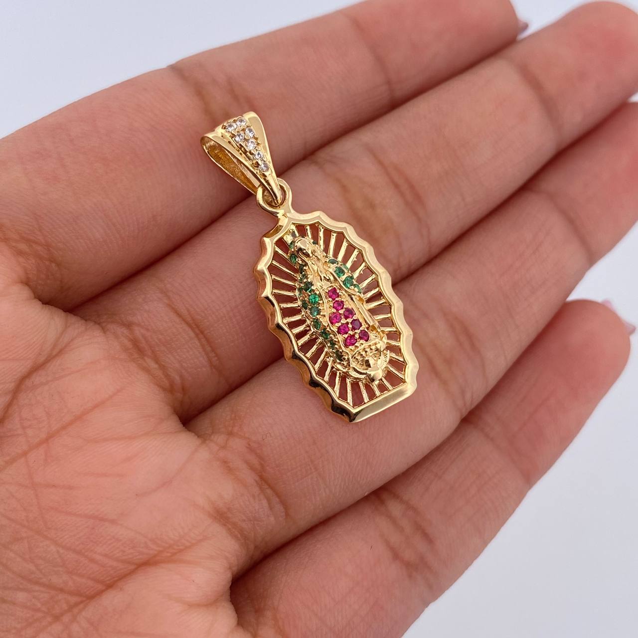 Dije Virgen Guadalupe 2.95gr / 3.1cm / Circones Fucsias Verdes Blancos Oro Amarillo 18K &