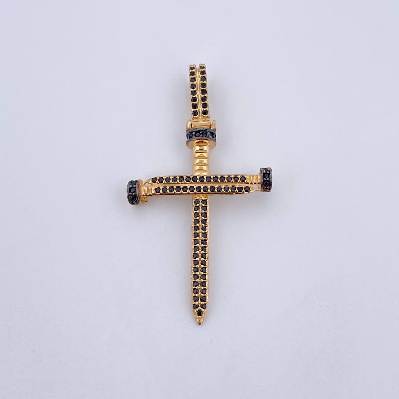 Dije Cruz Clavo 3.95gr / 4.6cm / Circones Negros Dos Oros Negro Amarillo 18K &