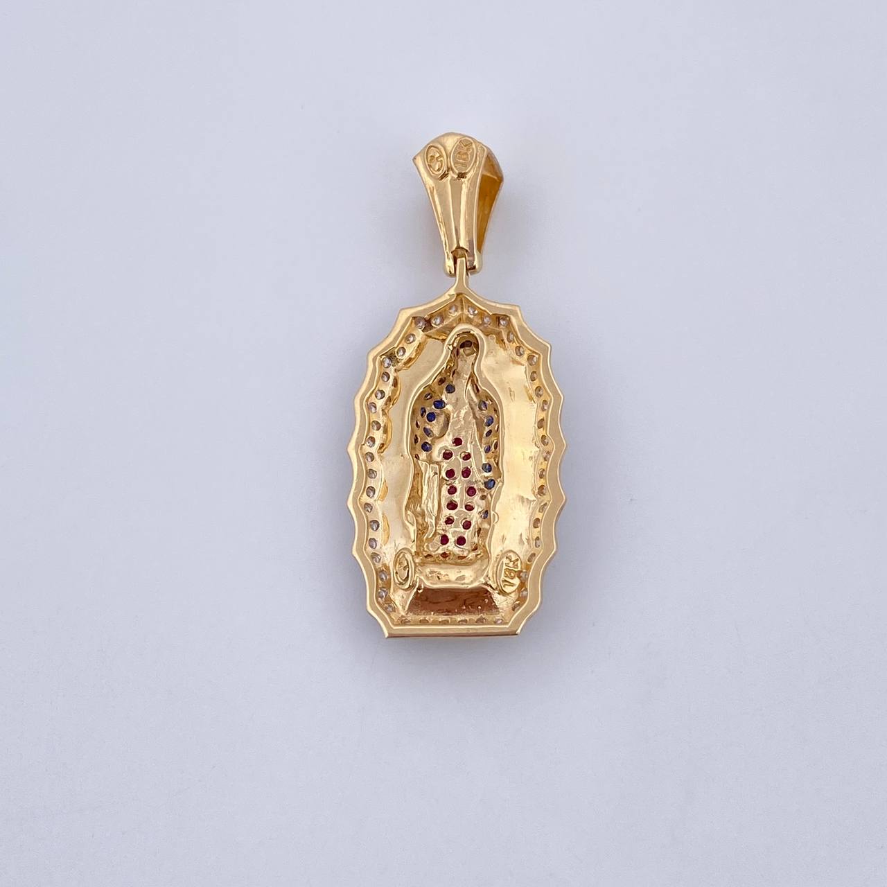 Dije Virgen Guadalupe 5.15gr / 3.6cm / Circones Fucsias Azules Blancos Dos Oros Amarillo Blanco 18K &
