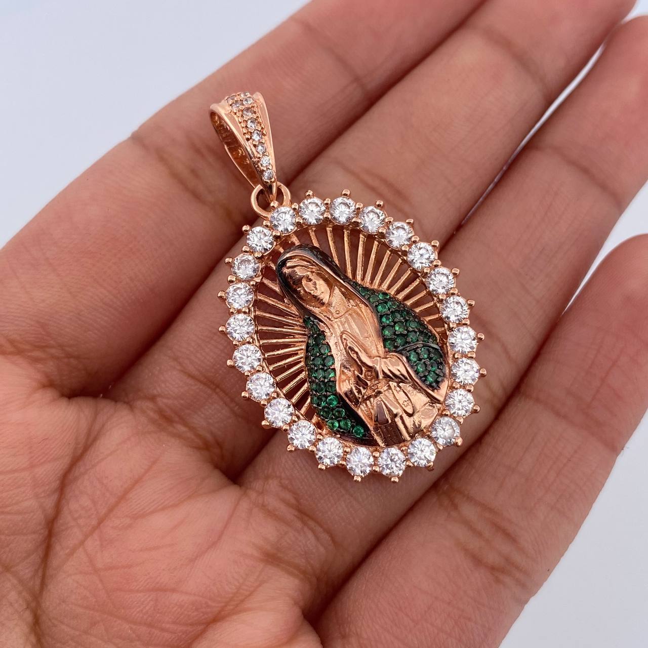 Dije Virgen Guadalupe 8.65gr / 3.9cm / Circones Verdes Blancos Oro Rosa 18K &