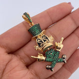 Dije Pato Sombrero 10.8gr / 4.7cm / Circones Verdes Dos Oros Negro Amarillo 18K &