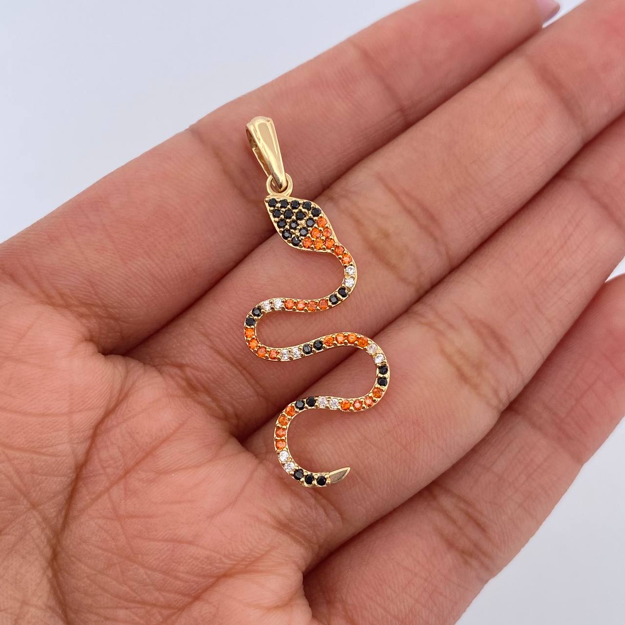 Dije Serpiente 1.9gr / 3.8cm / Circones Negros Naranjas Blancos Oro Amarillo 18K &