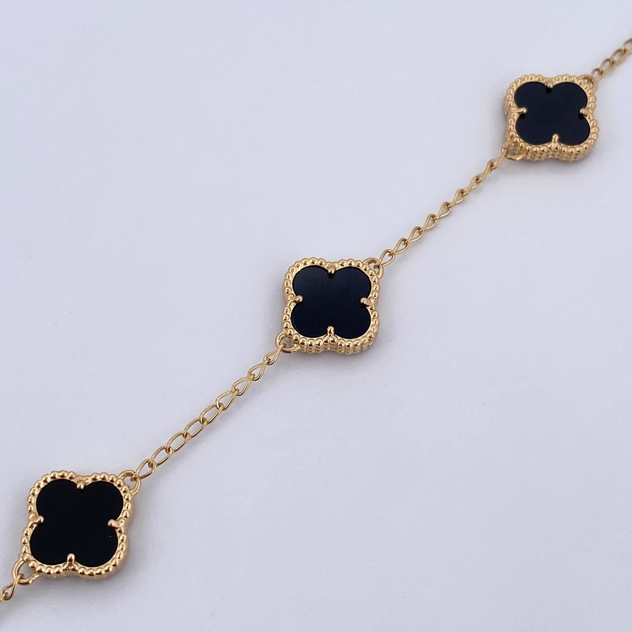 Pulso Espiga Trebol 5.7gr / 17.4cm-19.7cm / 1.5mm Onix Negro Oro Amarillo Nac.Esp. 18K &