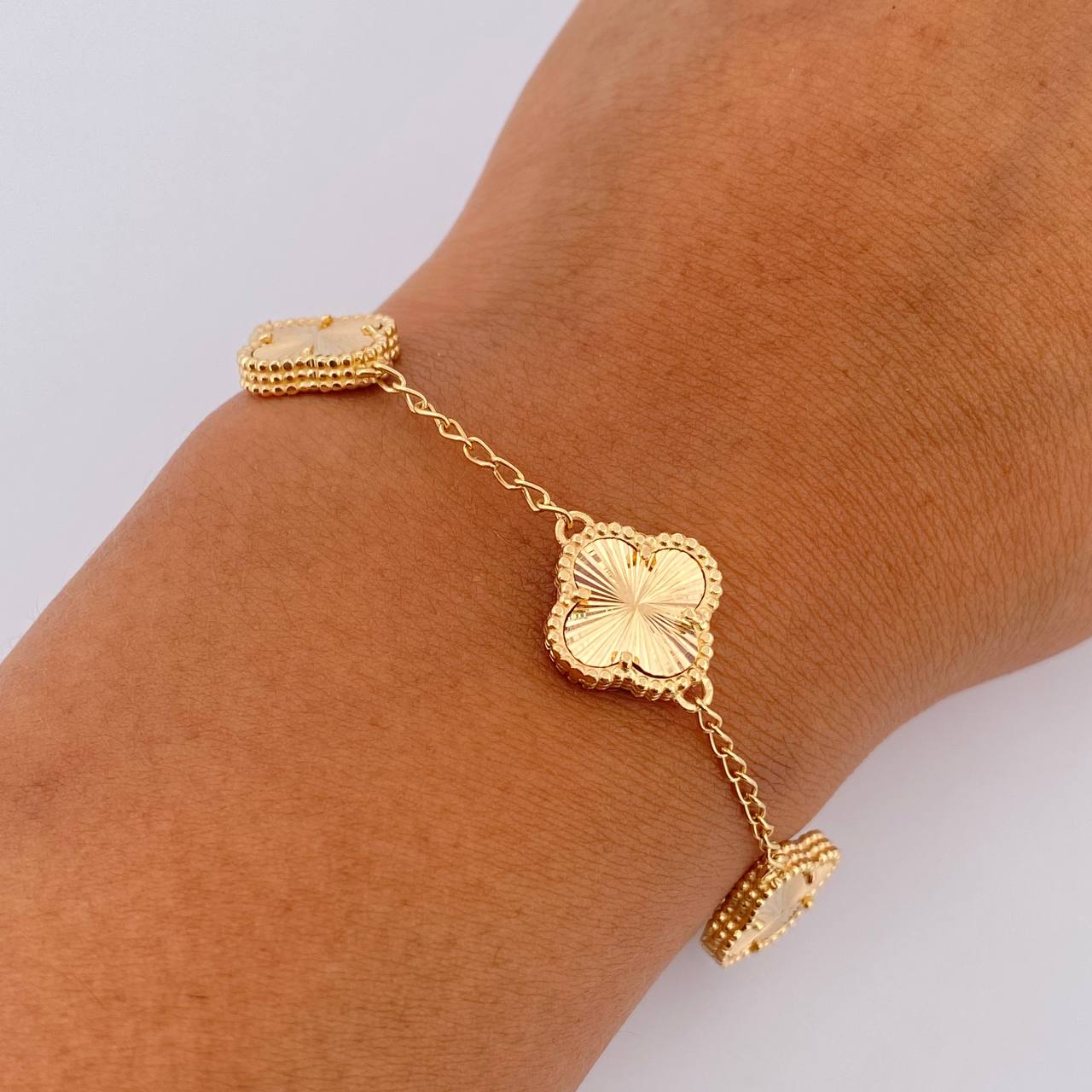 Pulso Aro Seguido Trebol 6.2gr / 17.5cm-19.6cm / 1.3mm Diamantado Oro Amarillo Nac.Esp. 18K &