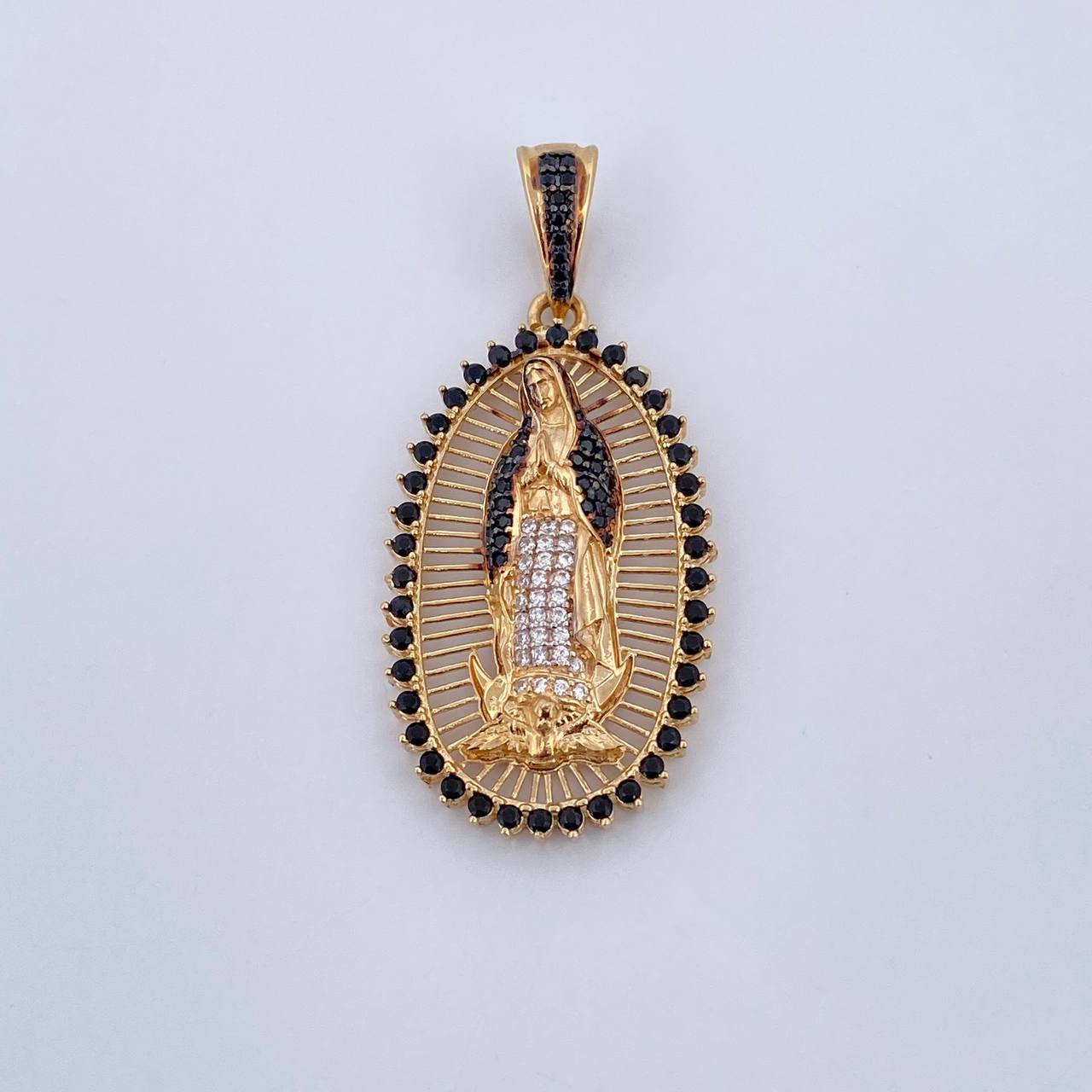 Dije Virgen Guadalupe 6.9gr / 4.4cm / Circones Negros Blancos Oro Amarillo 18K &