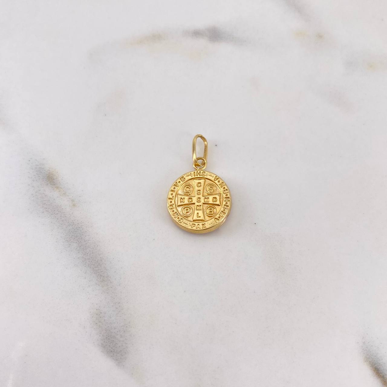 Dije San Benito 0.75gr / 2cm / Troquelado Oro Amarillo 18K #