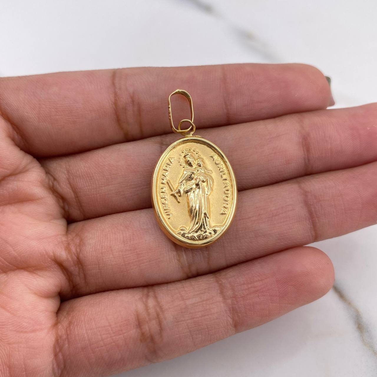 Dije Virgen Maria Auxiliadora 1.5gr / 3cm / Troquelado Oro Amarillo 18K #
