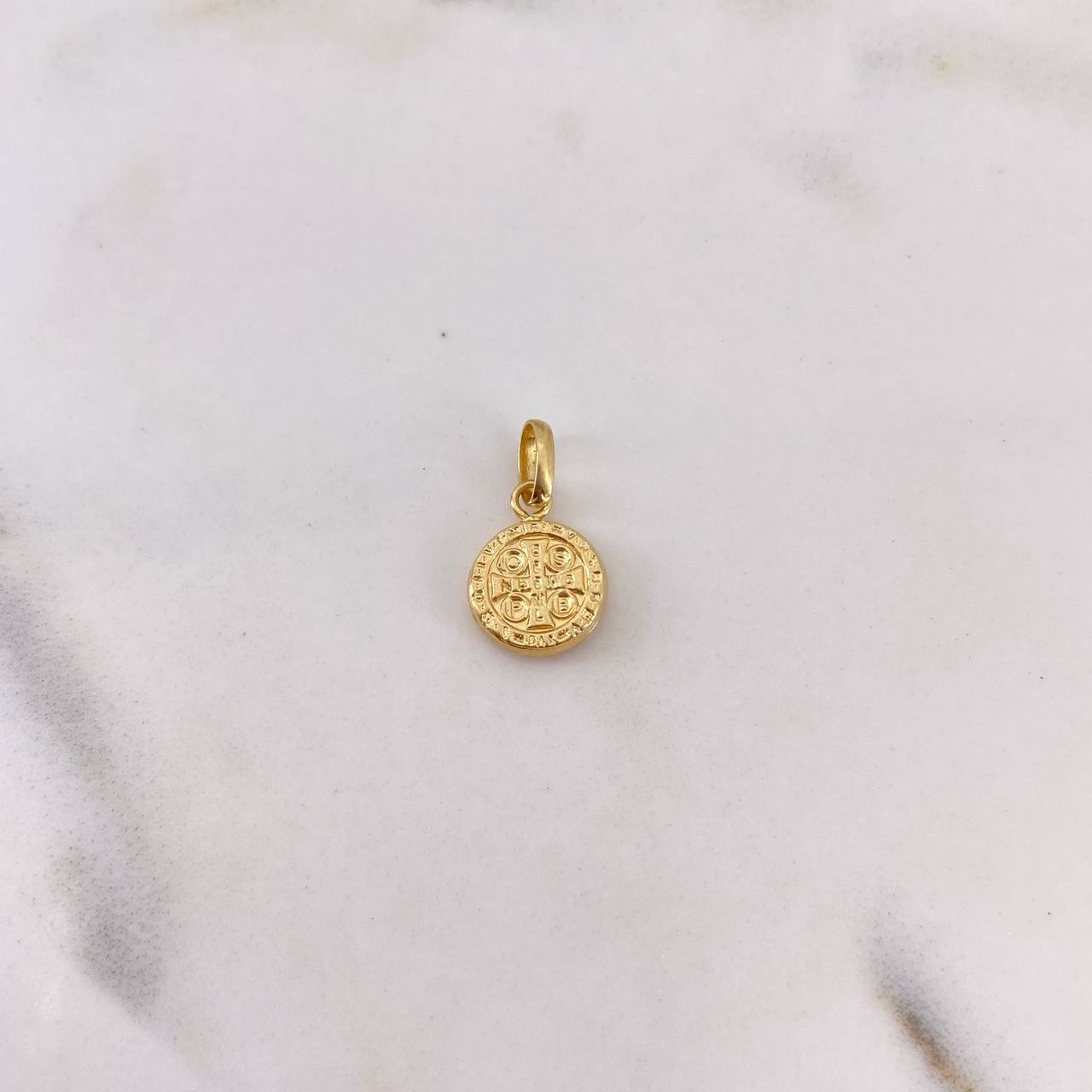 Dije San Benito 0.4gr / 1.4cm / Troquelado Oro Amarillo 18K #