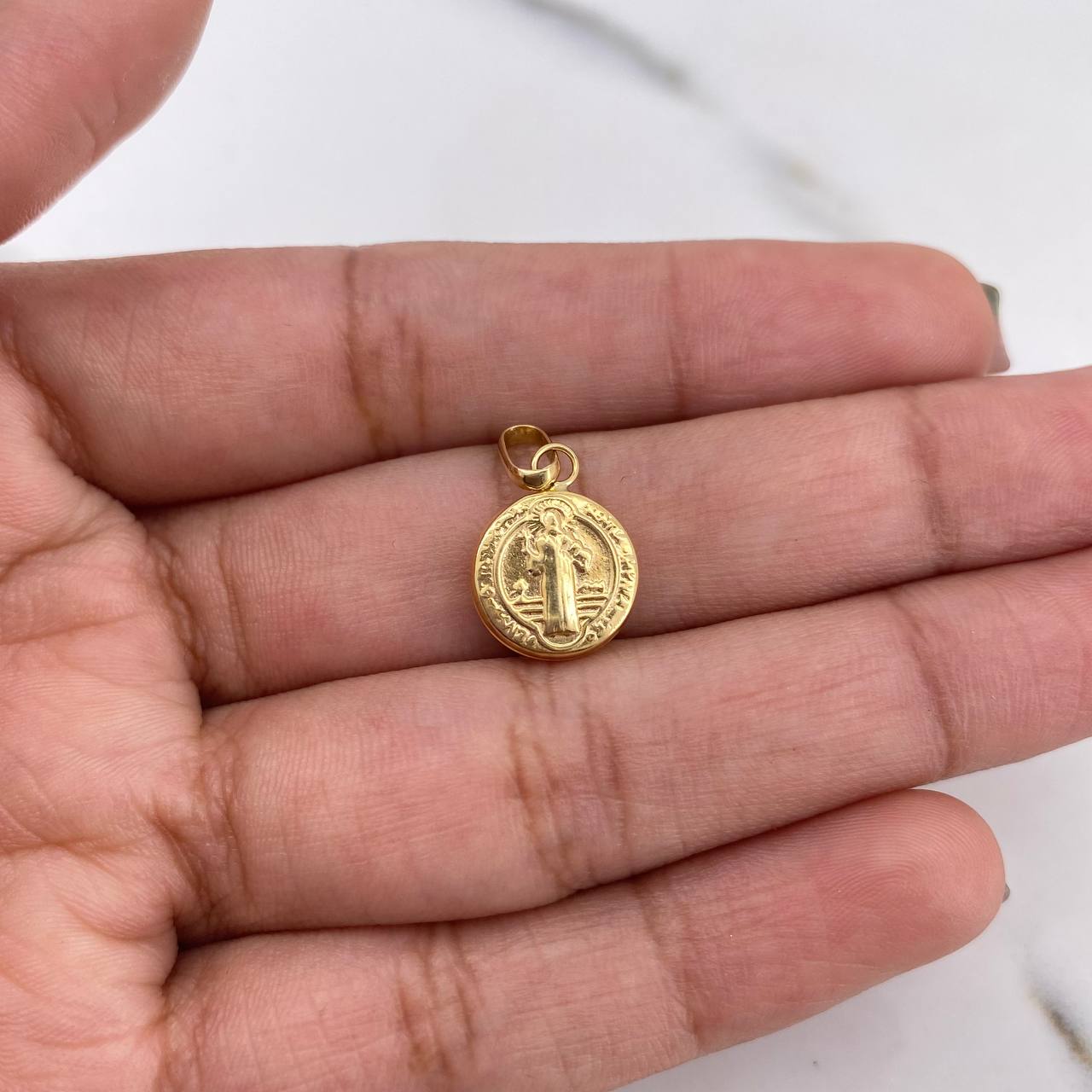 Dije San Benito 0.95gr / 2.2cm / Troquelado Oro Amarillo 18K #