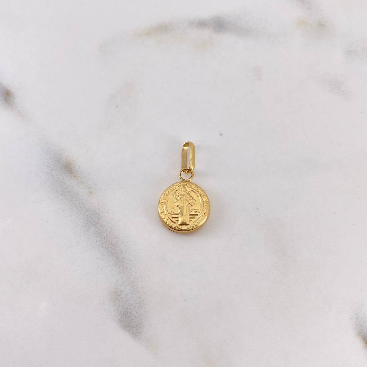 Dije San Benito 0.95gr / 2.2cm / Troquelado Oro Amarillo 18K #