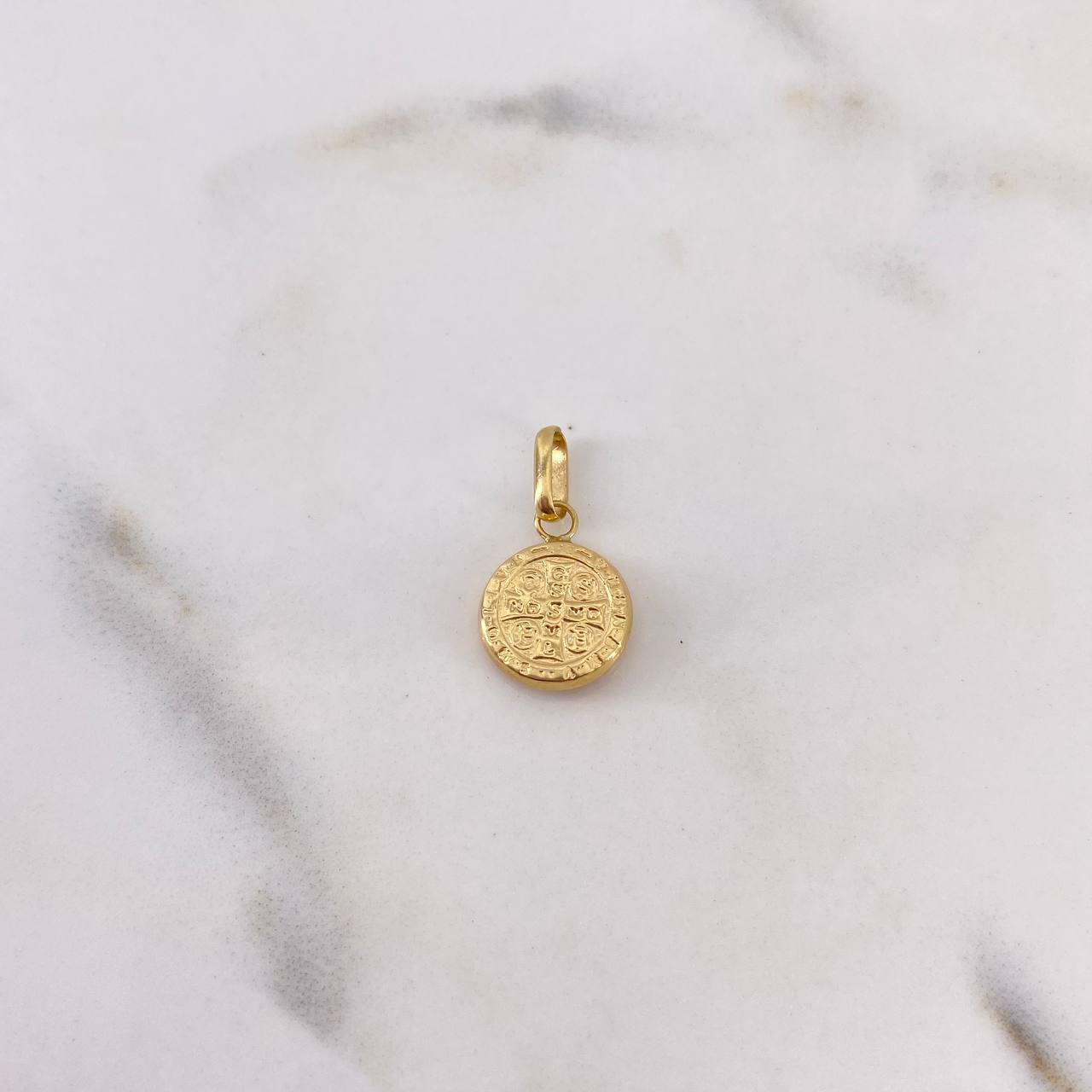 Dije San Benito 0.85gr / 1.9cm / Troquelado Oro Amarillo 18K #