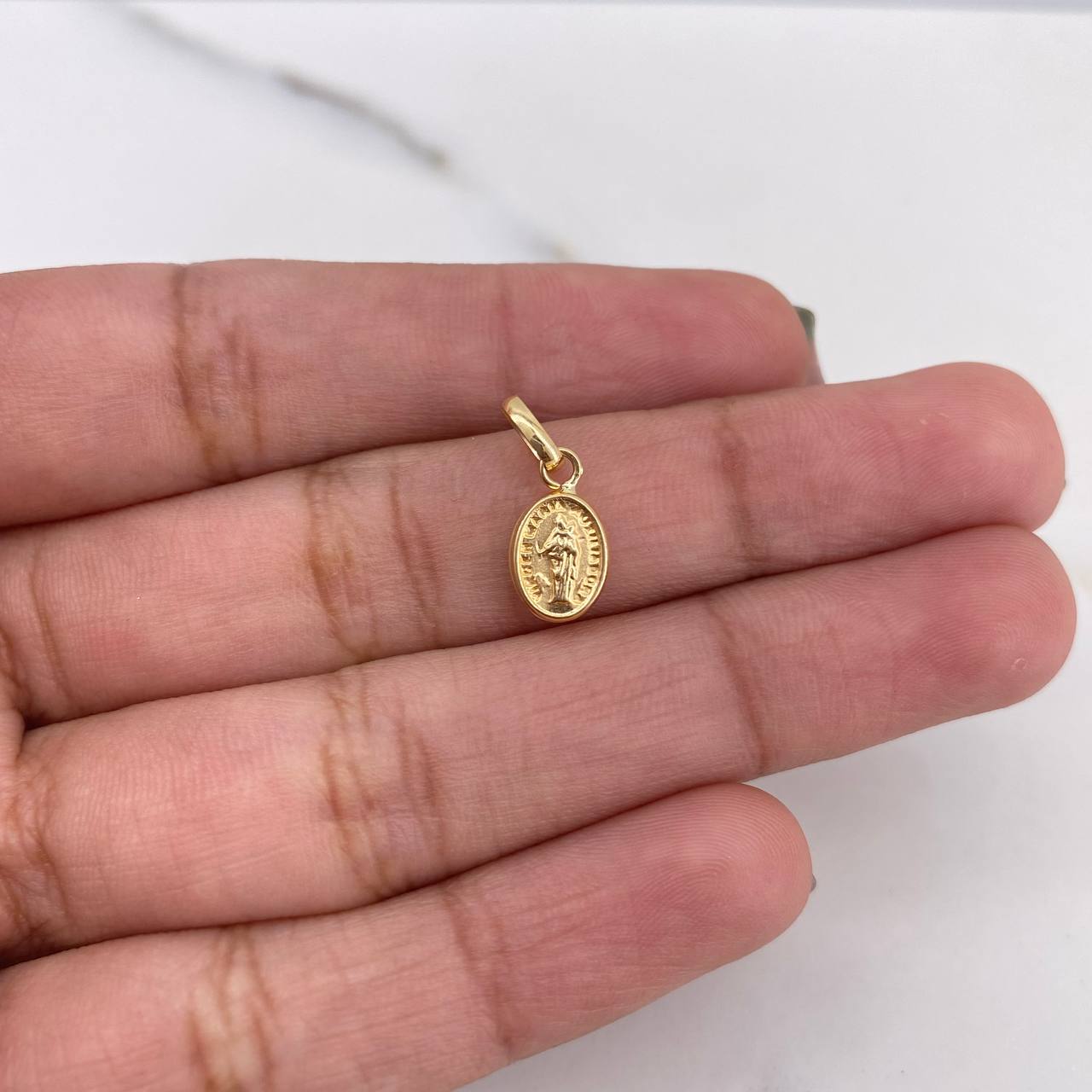 Dije Virgen Maria Auxiliadora 0.35gr / 1.5cm / Troquelado Oro Amarillo 18K #