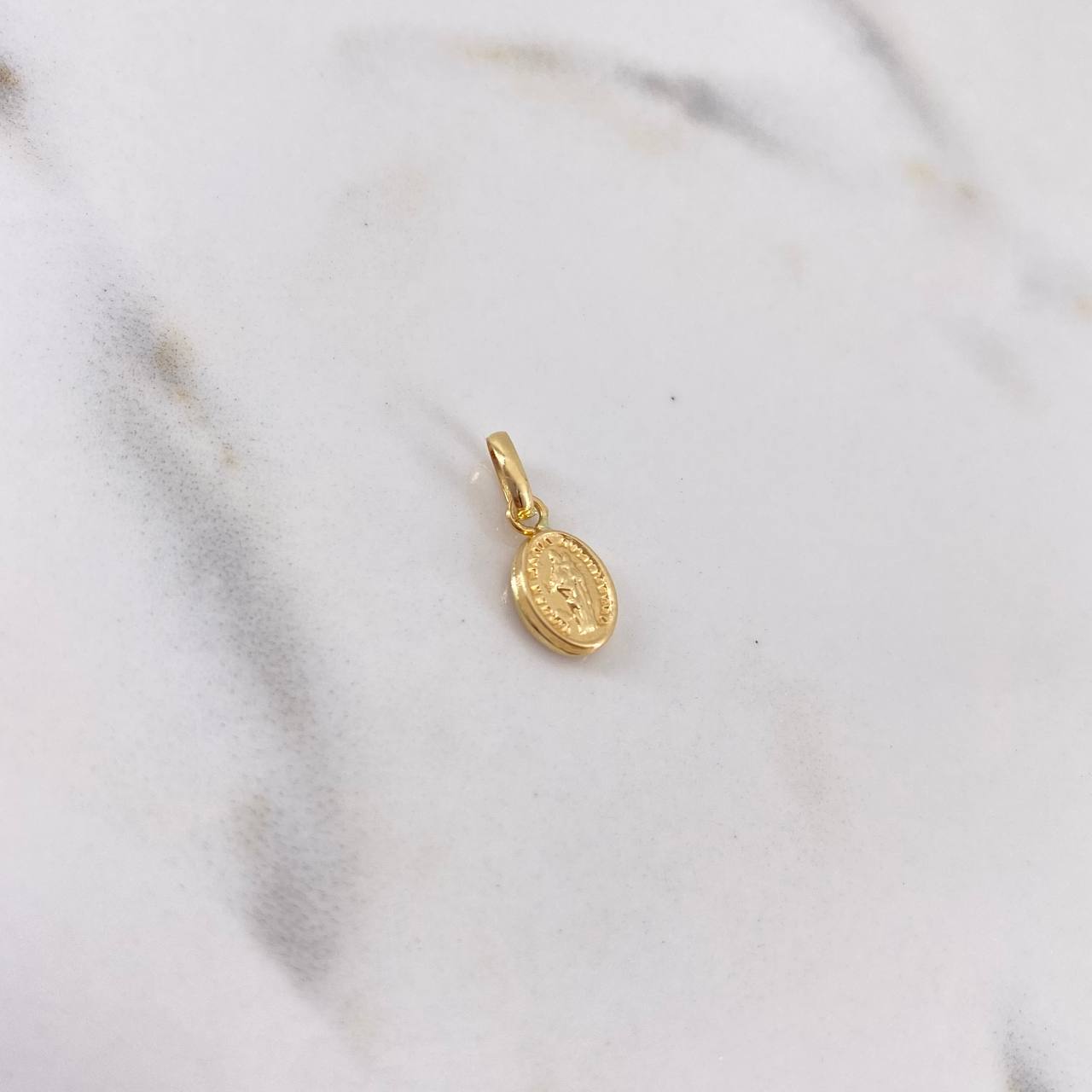 Dije Virgen Maria Auxiliadora 0.35gr / 1.5cm / Troquelado Oro Amarillo 18K #