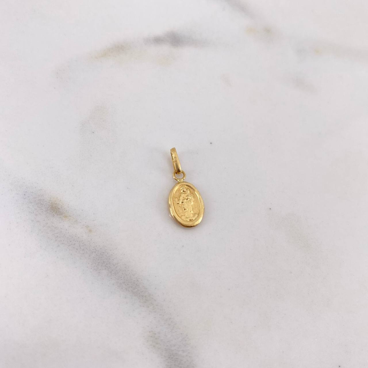 Dije Virgen Maria Auxiliadora 0.3gr / 1.5cm / Troquelado Oro Amarillo 18K #