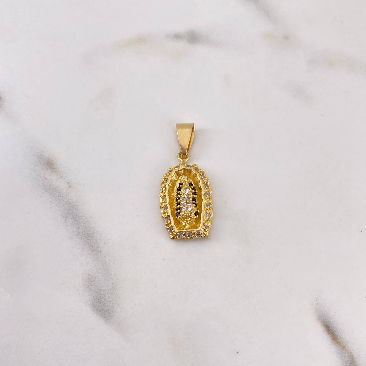 Dije Virgen Guadalupe 3.25gr / 2.6cm / Circones Negros Blancos Oro Amarillo 18K #