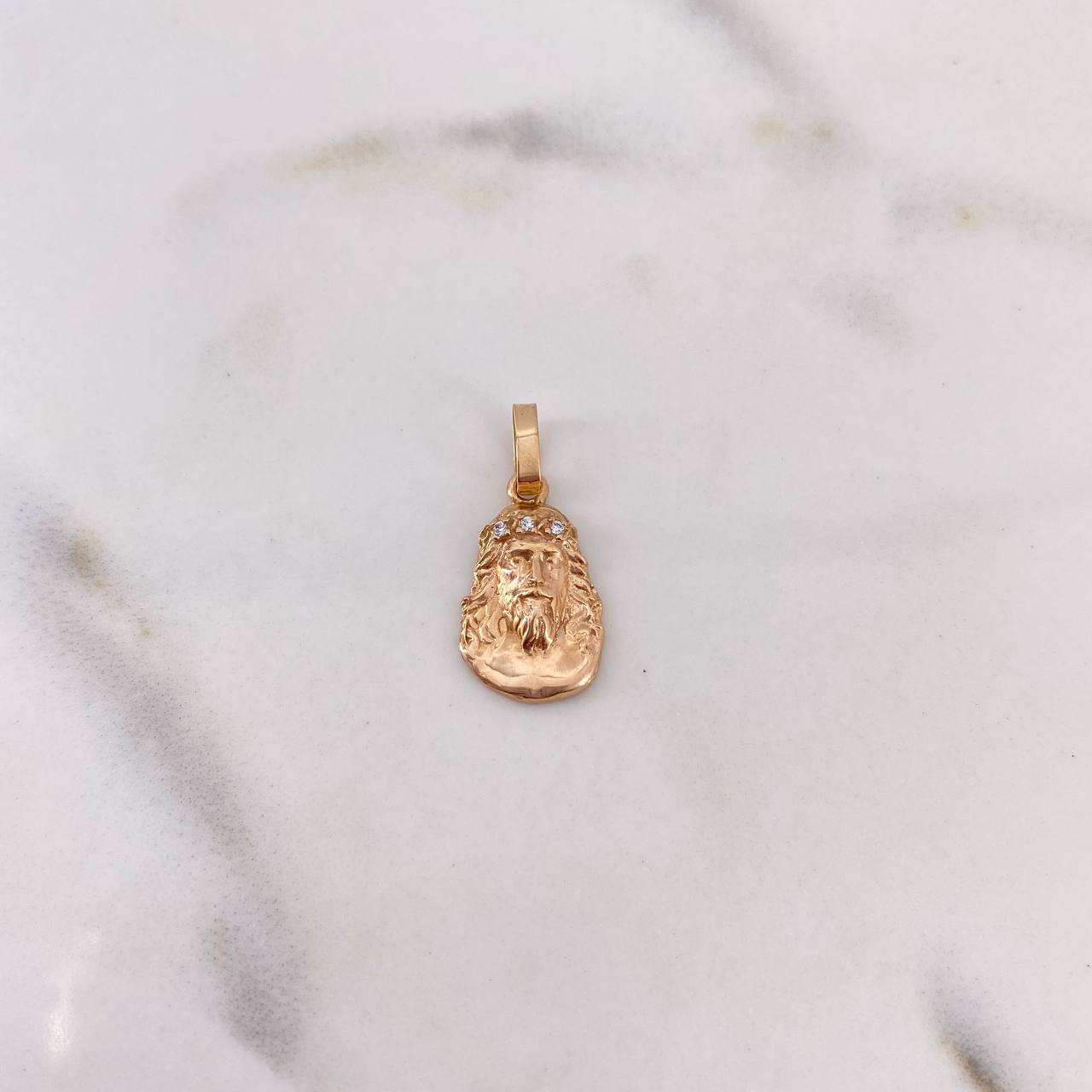 Dije Rostro Cristo 1.3gr / 2.1cm / Circones Blancos Oro Rosa 18K #