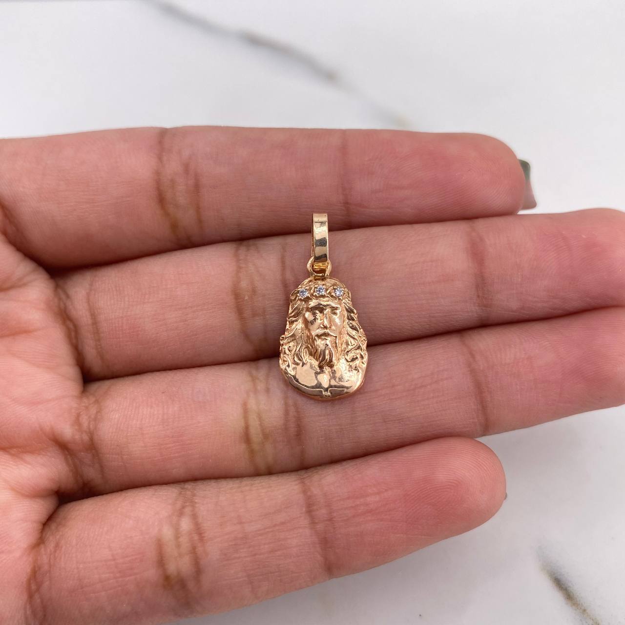 Dije Rostro Cristo 1.3gr / 2.1cm / Circones Blancos Oro Rosa 18K #