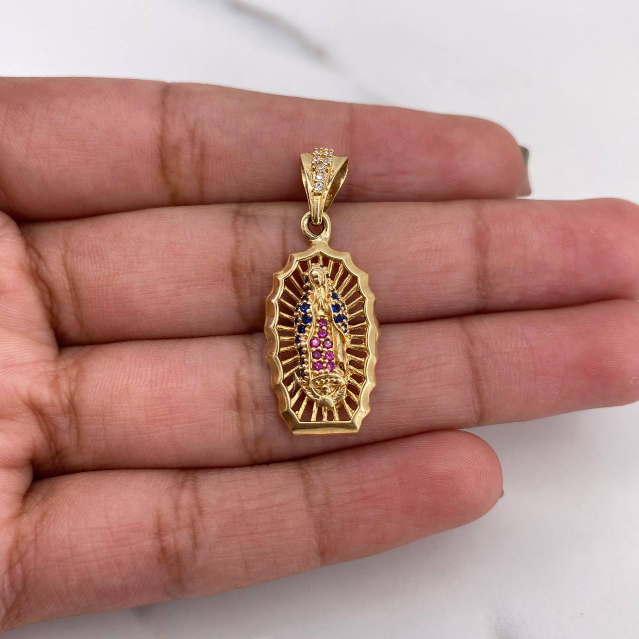 Dije Virgen Guadalupe 3.3gr / 3.2cm / Circones Fucsias Azules Blancos Oro Amarillo 18K #