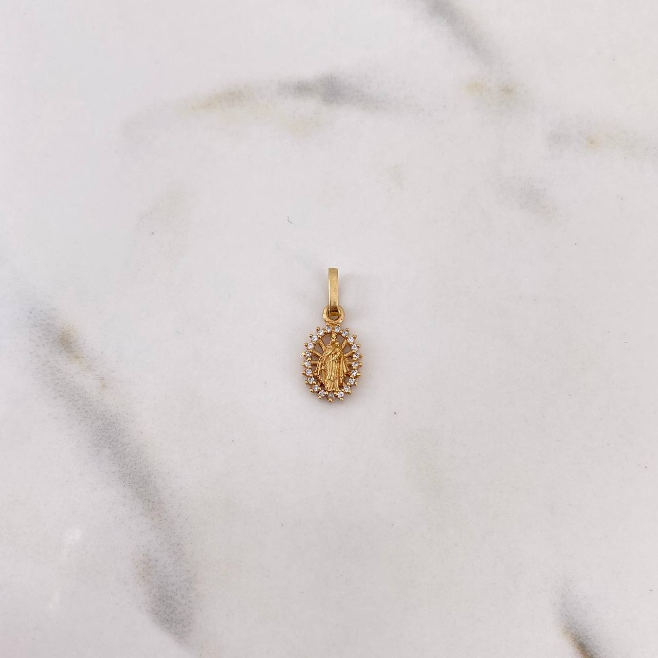 Dije Virgen Del Carmen 0.55gr / 1.6cm / Circones Blancos Oro Rosa 18K #
