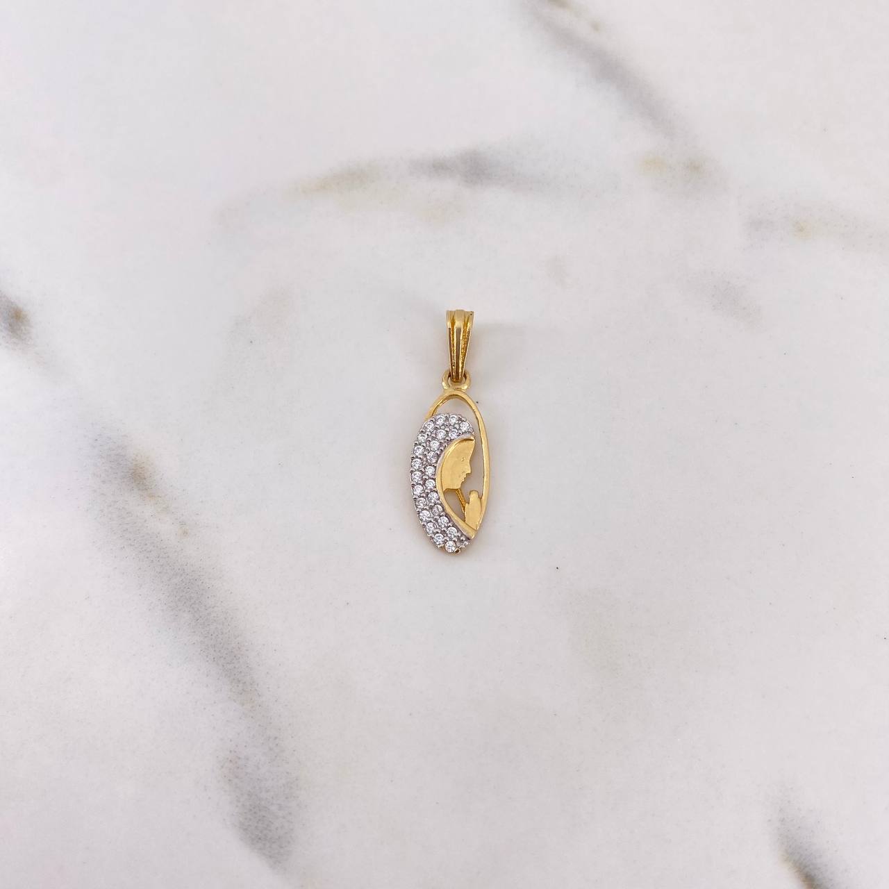 Dije Virgen Maria 1.1gr / 2.3cm / Circones Blancos Oro Amarillo 18K #