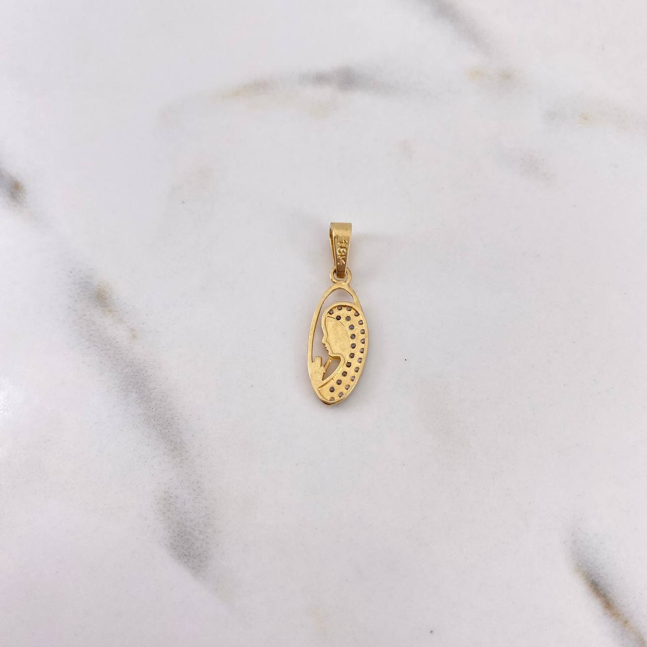 Dije Virgen Maria 1.1gr / 2.3cm / Circones Blancos Oro Amarillo 18K #