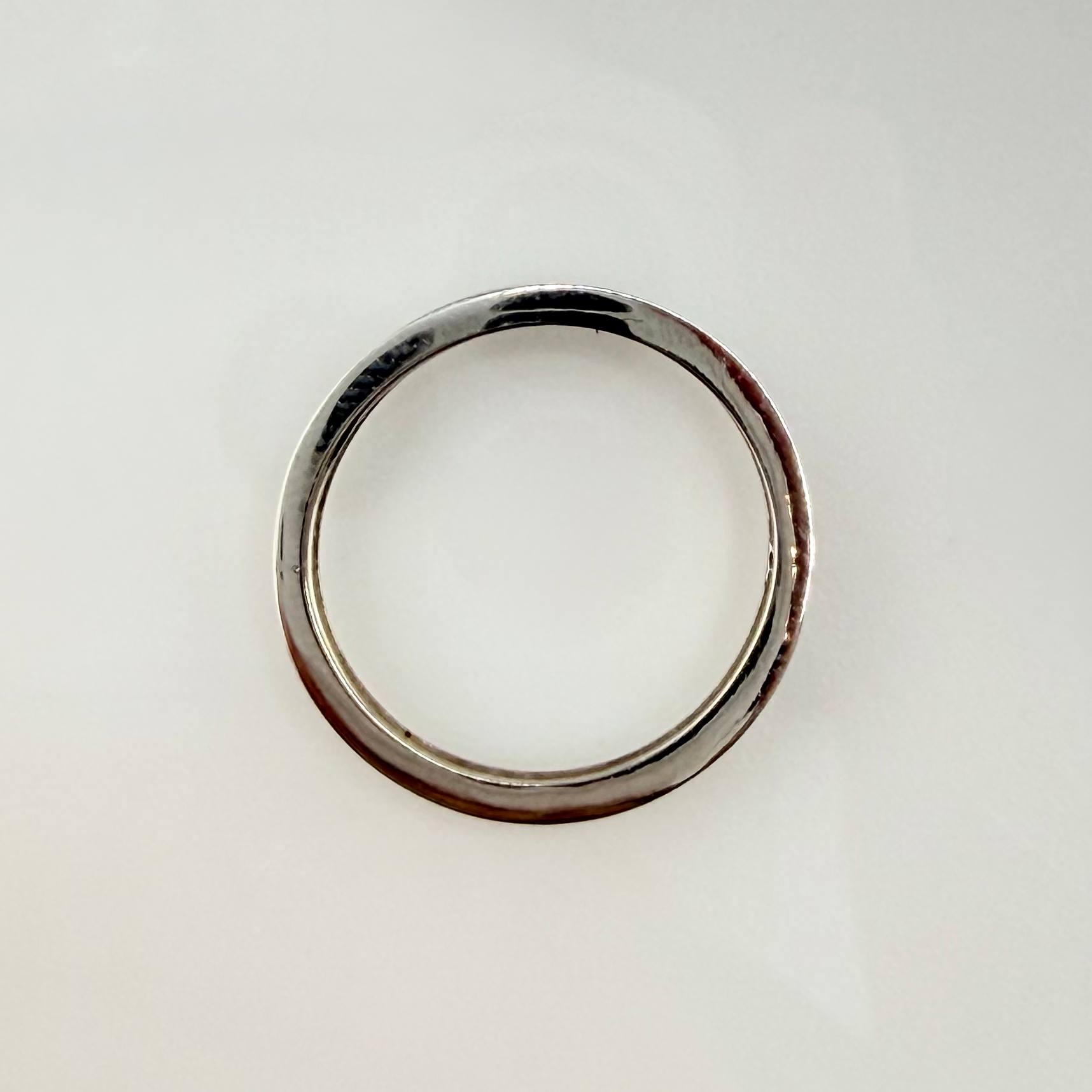 Anillo Churumbela 1.8gr / T6 1/2 / Oro Blanco 18K ©