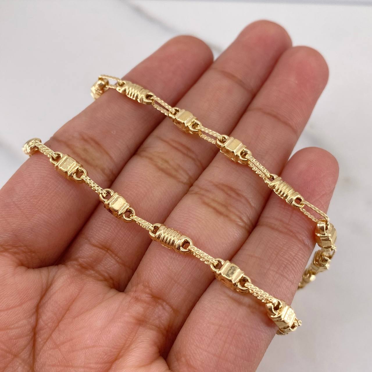 Cadena Rustica 10.4gr / 60.6cm / 3.7mm Barril Plano Oro Amarillo 18K $