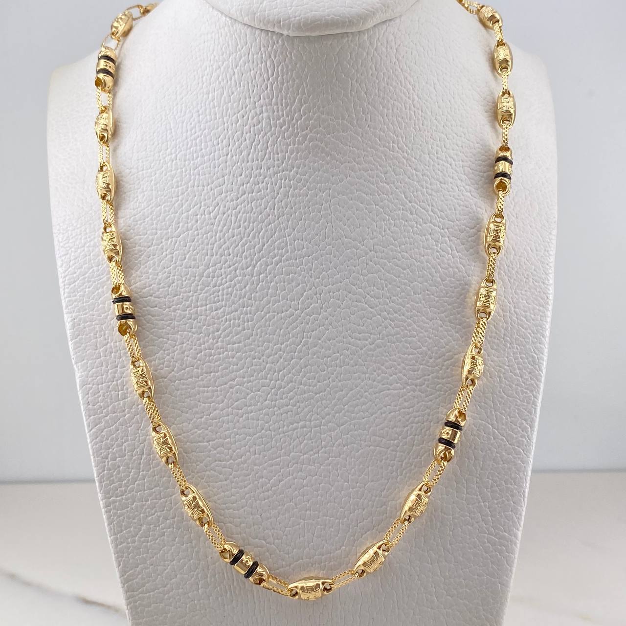 Cadena Rustica 13.2gr / 60.9cm / 4.1mm Barril Cruz Cauchos Negros Oro Amarillo 18K $