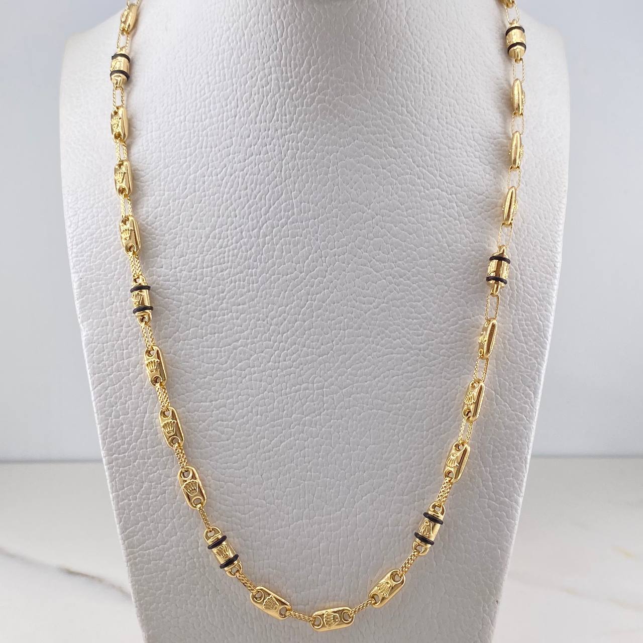 Cadena Rustica Corona RX 12.15gr / 62.9cm / 3.8mm Cauchos Negros Oro Amarillo 18K $