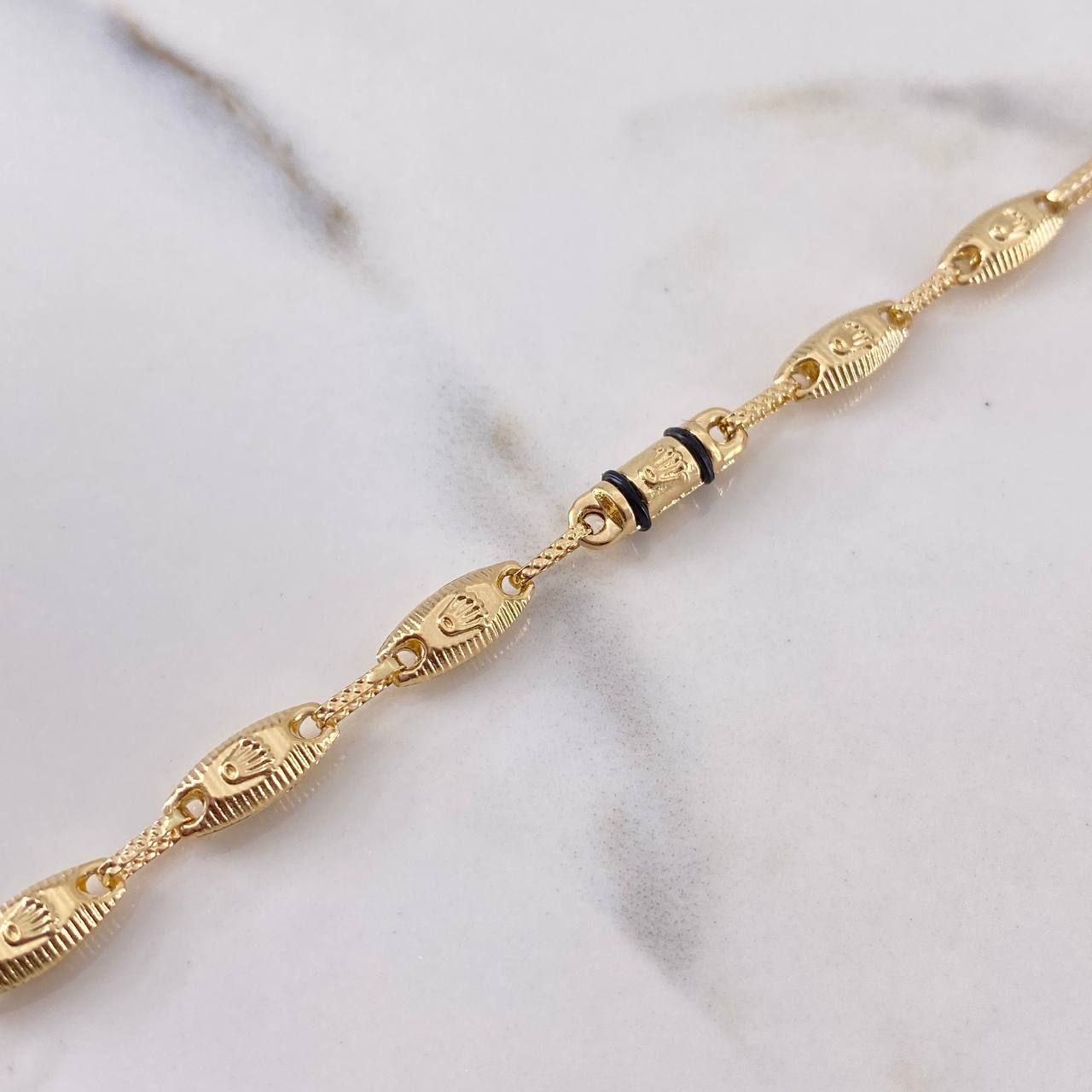 Pulso Rustico Corona RX 4.75gr / 21.7cm / 4.5mm Cauchos Negros Oro Amarillo 18K $