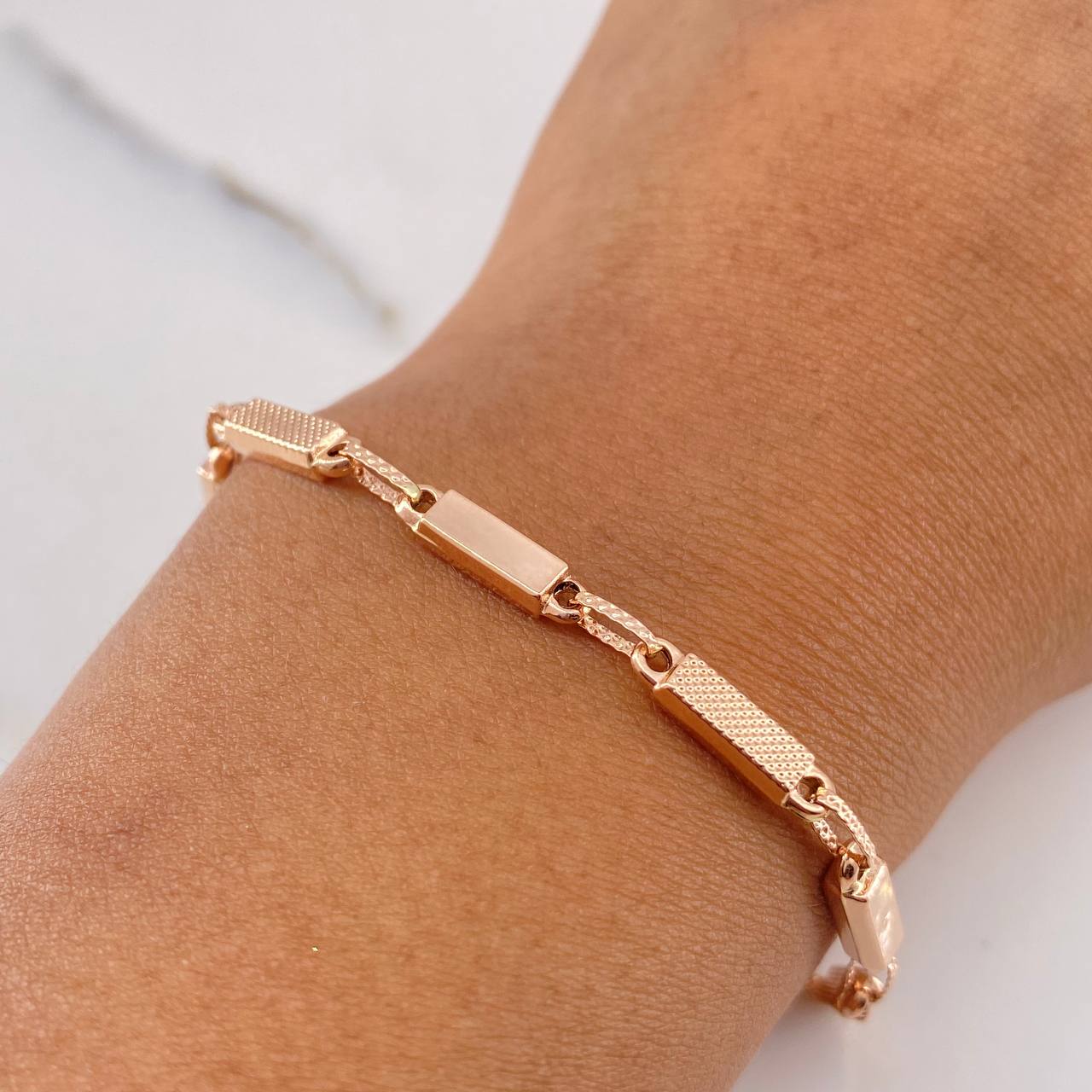 Pulso Rustico Rectangular 4.4gr / 21.6cm / 3.3mm Diamantado Oro Rosa 18K &