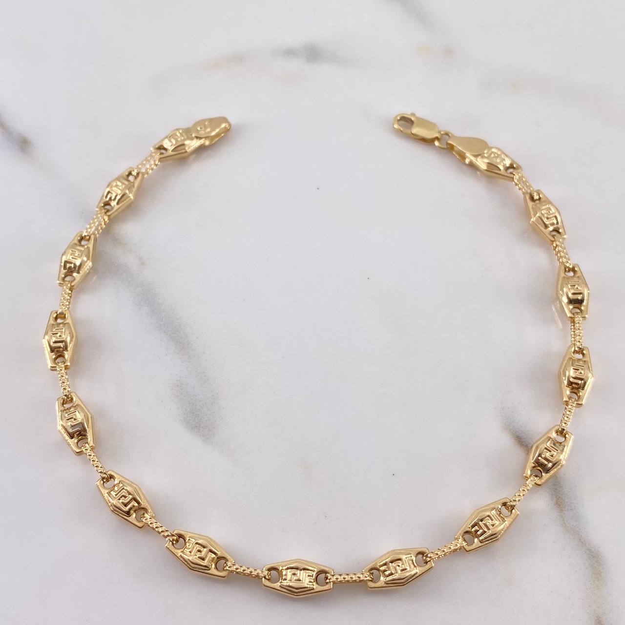 Pulso Rustico Tribal 4.7gr / 20.8cm / 4.7mm Punteado Oro Amarillo 18K $