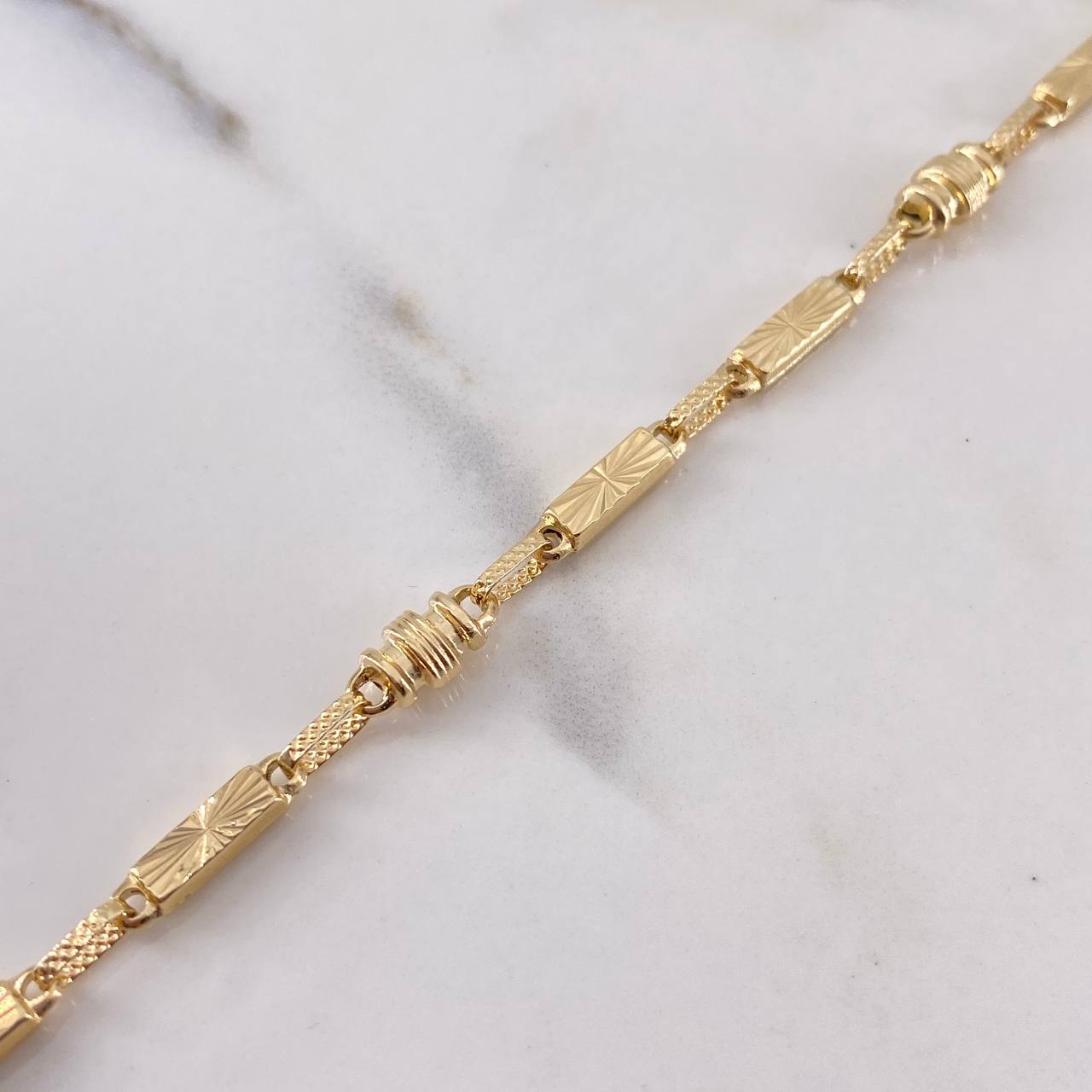 Pulso Rustico Rectangular Barril 5.4gr / 22.4cm / 5.1mm Diamantado Oro Amarillo 18K $