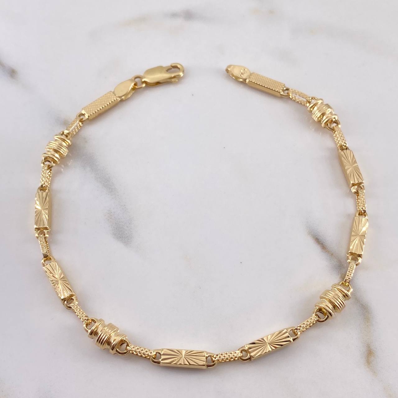 Pulso Rustico Rectangular Barril 5.4gr / 22.4cm / 5.1mm Diamantado Oro Amarillo 18K $