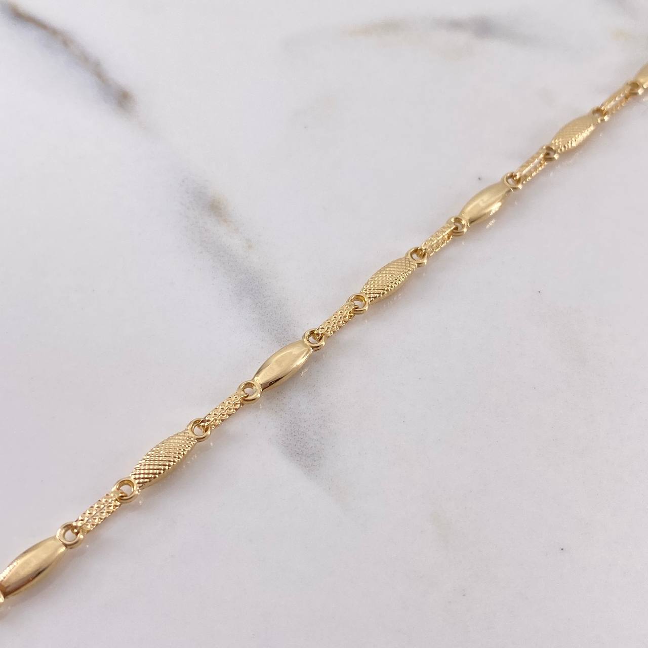 Pulso Capullo 3.35gr / 20.8cm / 3mm Punteado Oro Amarillo 18K $