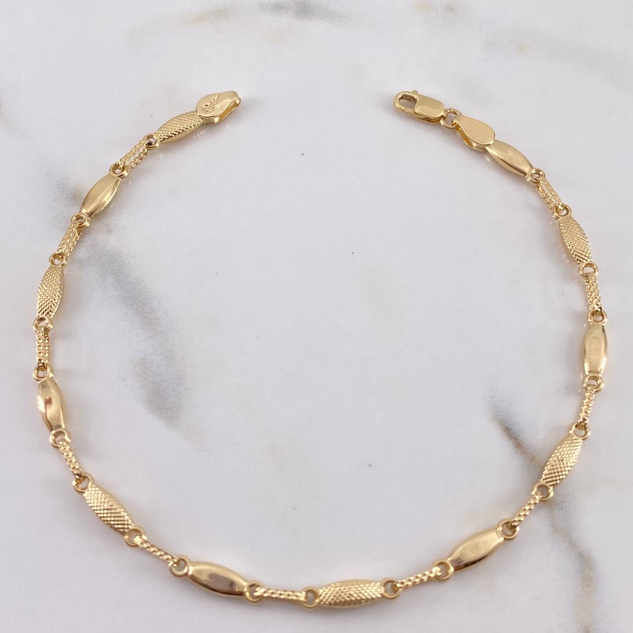 Pulso Capullo 3.35gr / 20.8cm / 3mm Punteado Oro Amarillo 18K $