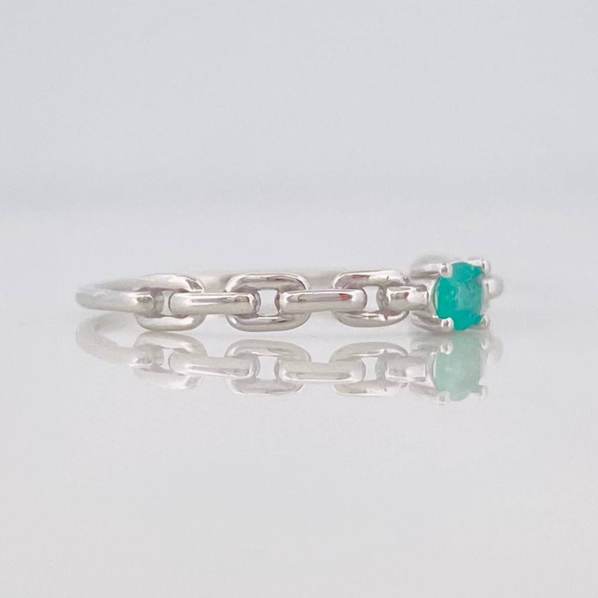 Anillo Solitario Eslabón Esmeralda 12 Pts 0.65 g / T7 1/4 Plata 925