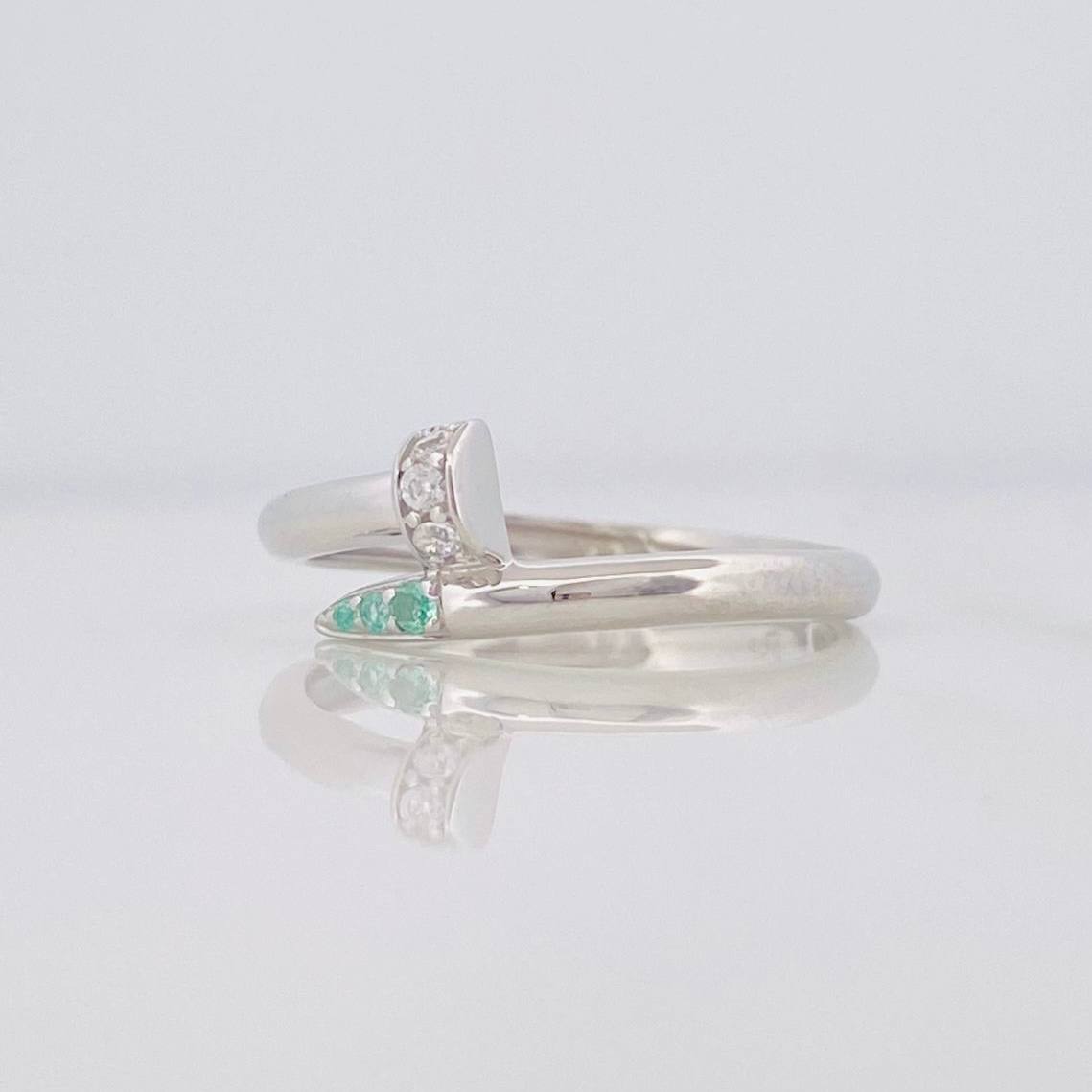 Anillo Clavo Esmeralda 05 Pts 1.4 g / T7 1/2 Plata 925