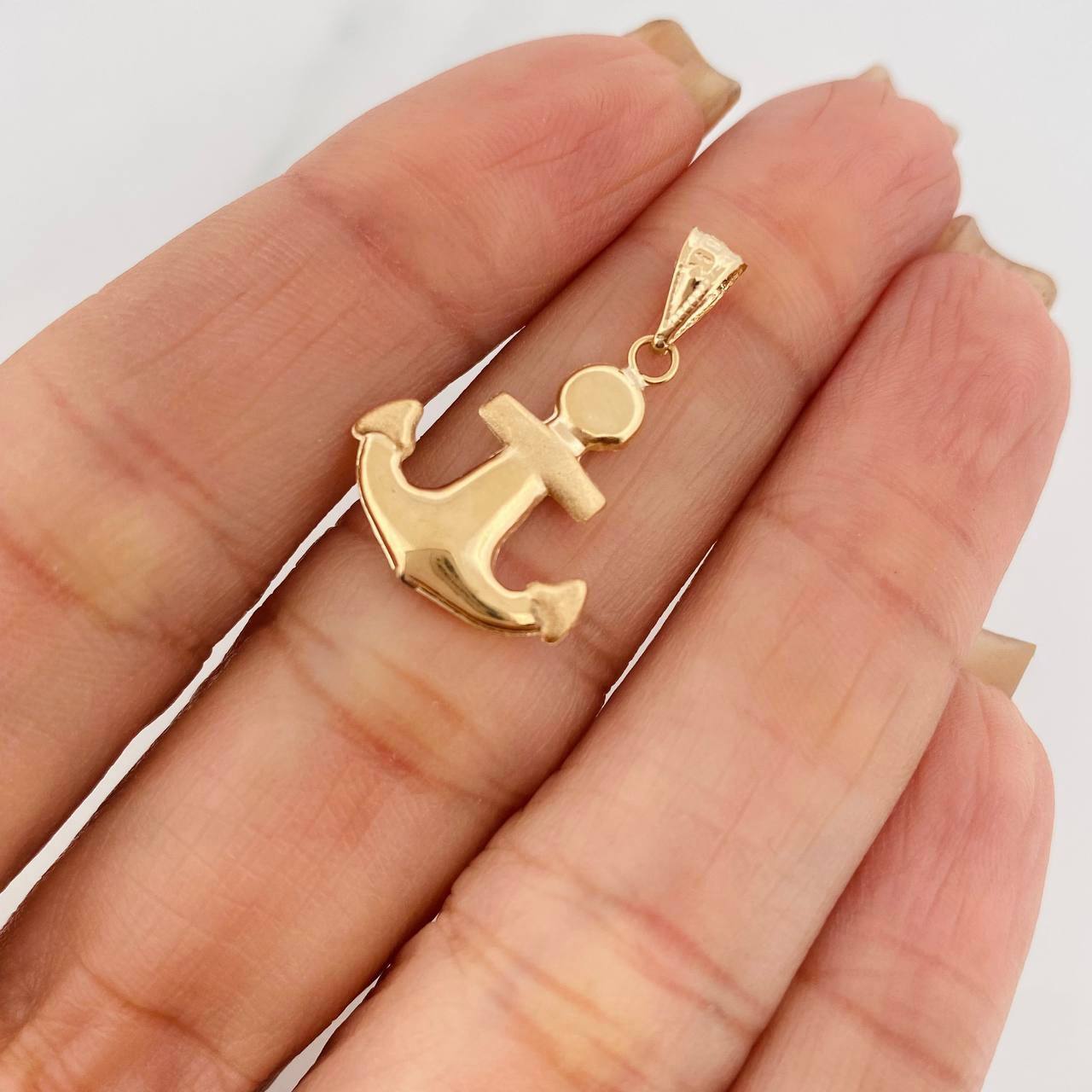 Dije Ancla 0.85 g / 2.7 cm Oro Amarillo 18K