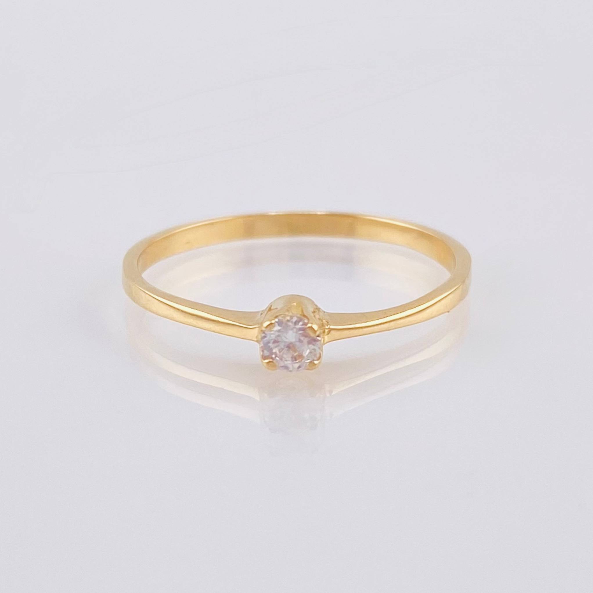 Anillo Solitario 1.4 g / T6 Oro Amarillo 18K